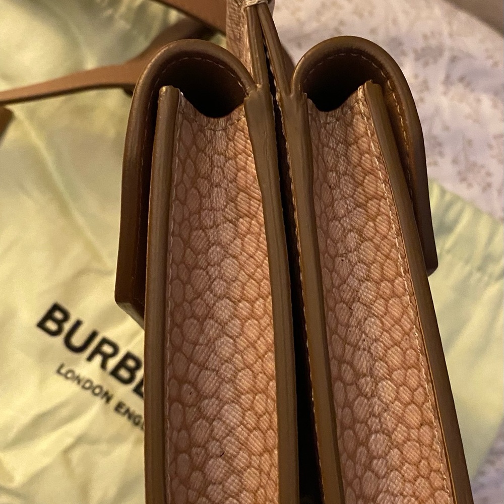 Burberry Jessie Stingray Print Leather Light Sand Gold Shoulder Bag Handbag NW - Picture 9 of 11